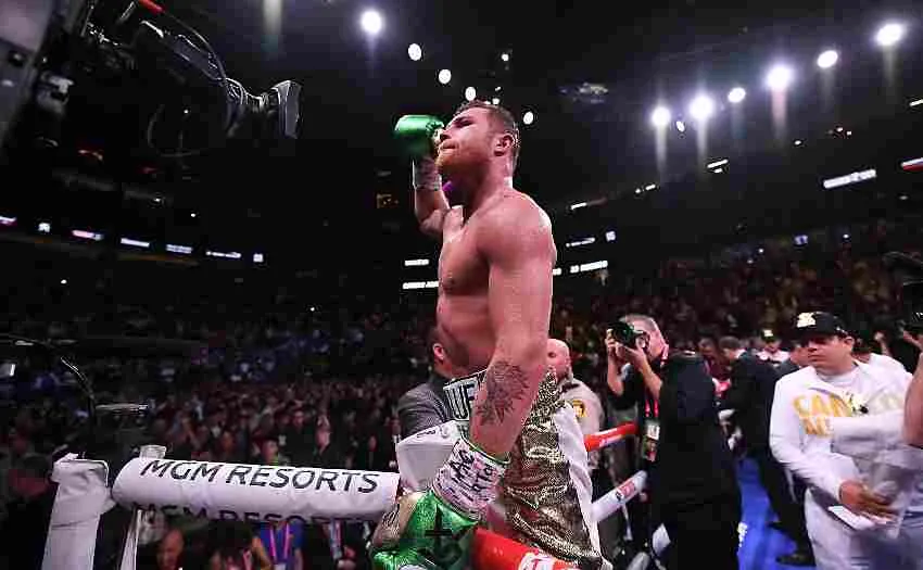 IMAGO7 Canelo festejando una victoria