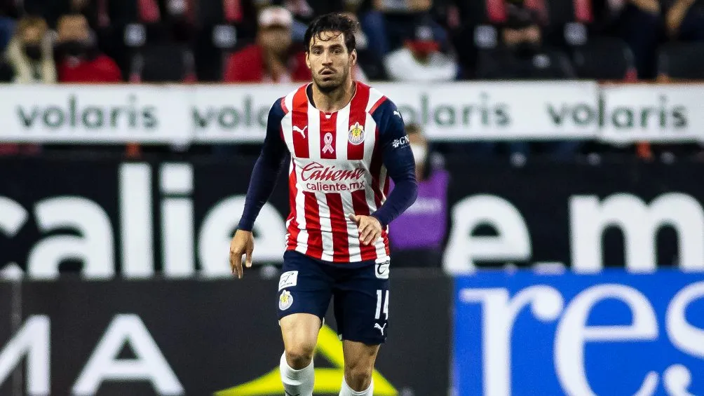 IMAGO7 Antonio Briseño jugando partido con las Chivas en la Liga MX