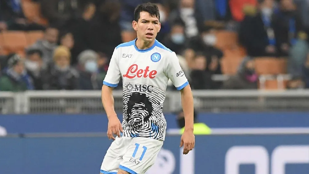 Chucky Lozano en acción con Napoli