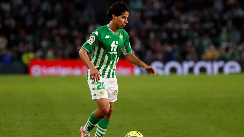 Betis Diego Lainez en partido con el Betis