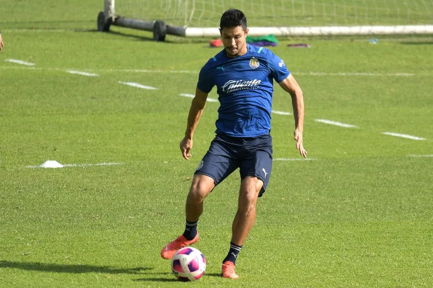 IMAGO7 Jesús Molina en un entrenamiento de las Chivas