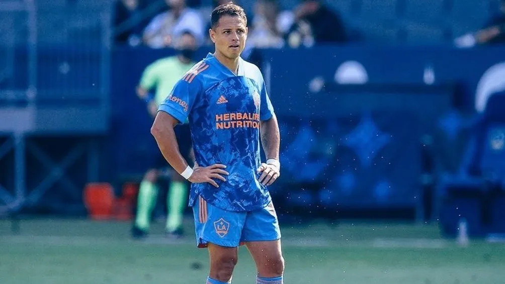 Chicharito Hernández jugando partido de la MLS con LA Galaxy