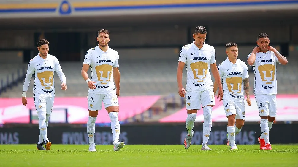 Jugadores de Pumas en partido de la Liga MX