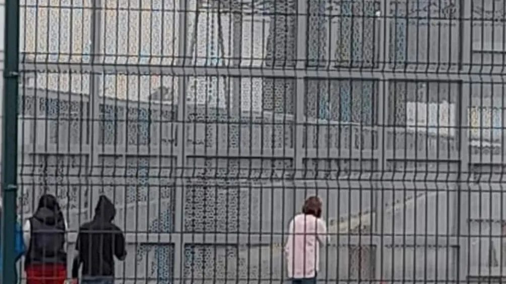 Imagen de la riña vista desde las calles aledañas