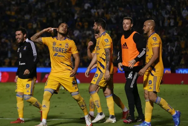 IMAGO7 Carlos Salcedo celebra con Tigres