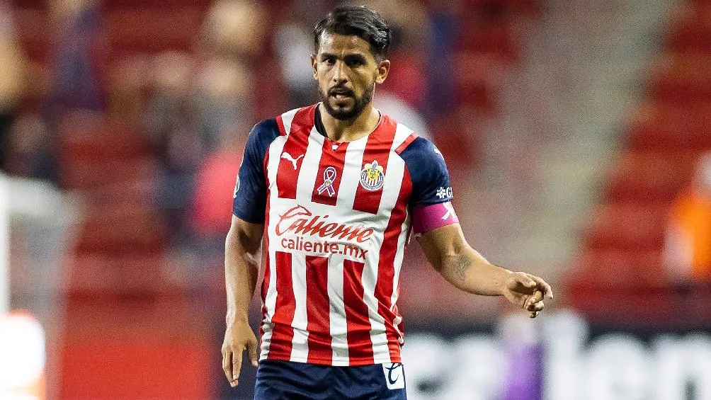 IMAGO7 Miguel Ponce jugando partido con Chivas en la Liga MX