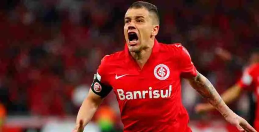 Andrés celebrando gol con el Internacional