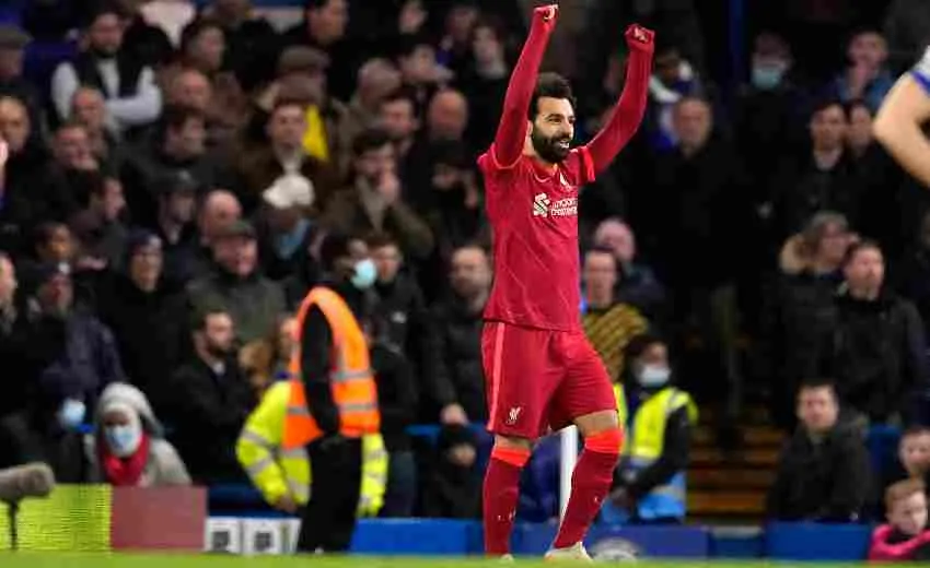 Salah destejando la victoria del Liverpool