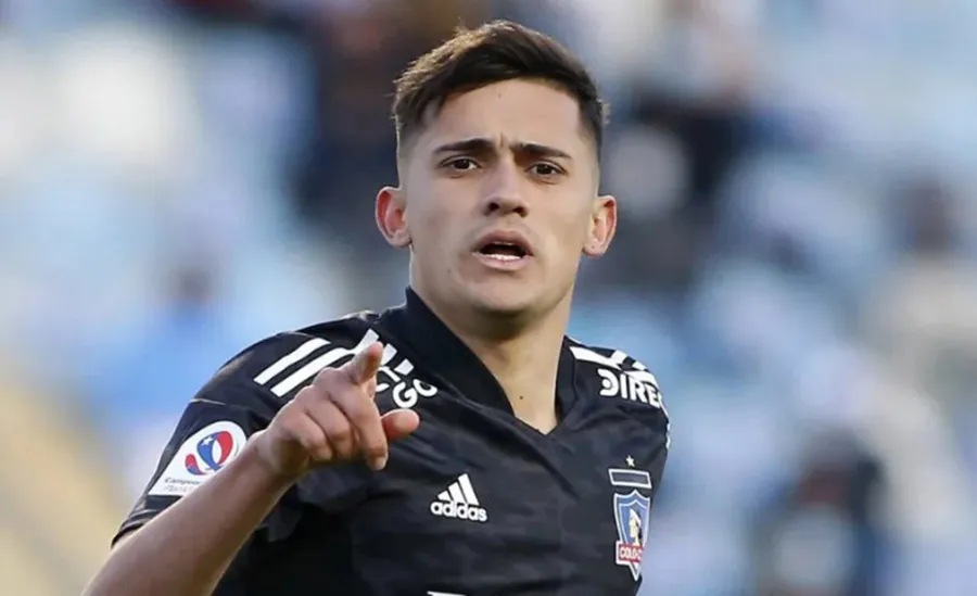 Pablo en juego con Colo Colo