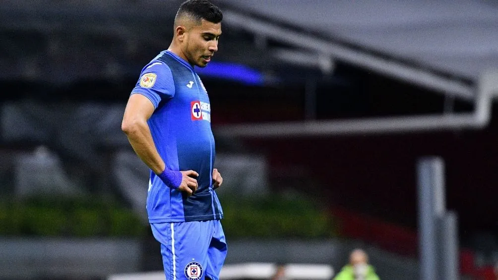 Orbelín en un cotejo de Liga MX