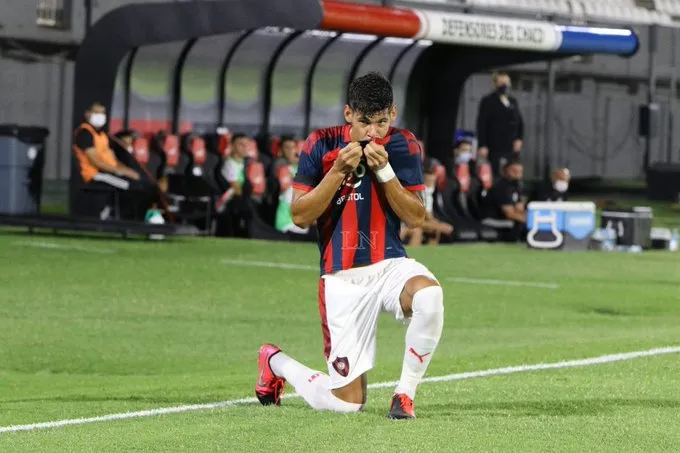 Robert Morales en festejo con Cerro Porteño