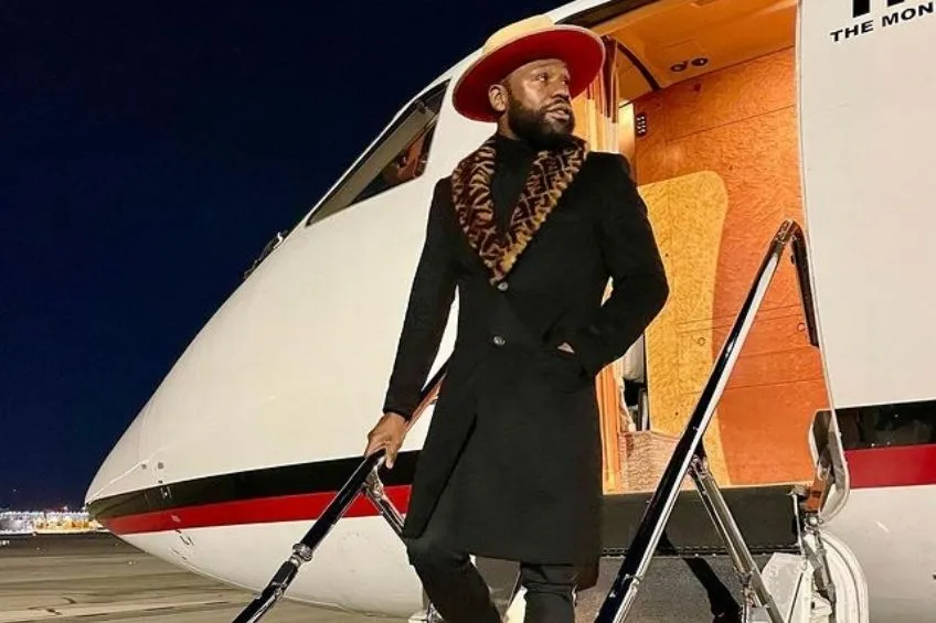 Floyd Mayweather en su avión privado