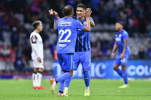 Uriel Antuna celebra con La Máquina