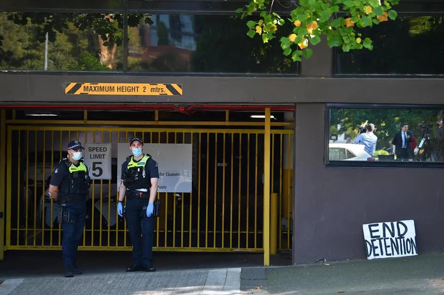 Juez autorizó salida de Djokovic