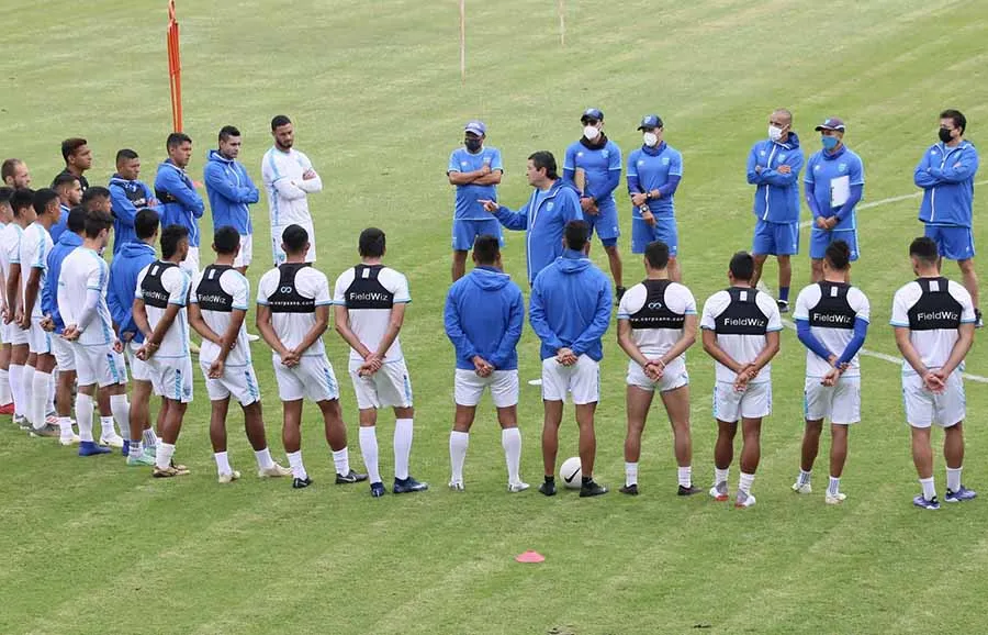 TWITTER @fedefut_oficial Tena con los seleccionados guatemaltecos