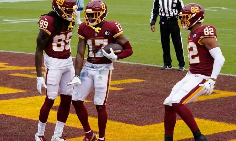 Jugadores de Washington celebran anotación