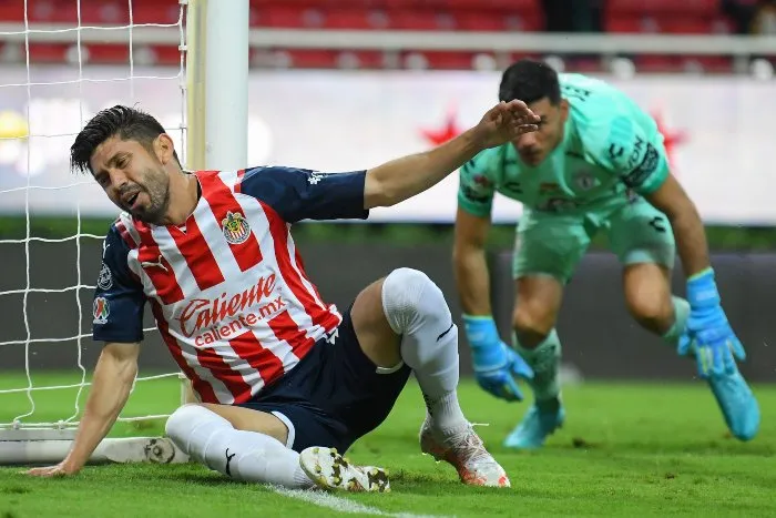 IMAGO7 Oribe Peralta en acción con Chivas