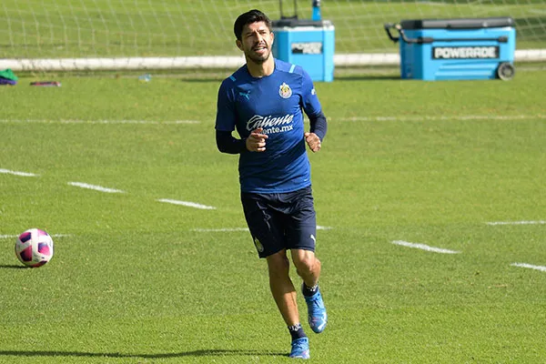 Oribe Peralta durante un entrenamiento con Chivas