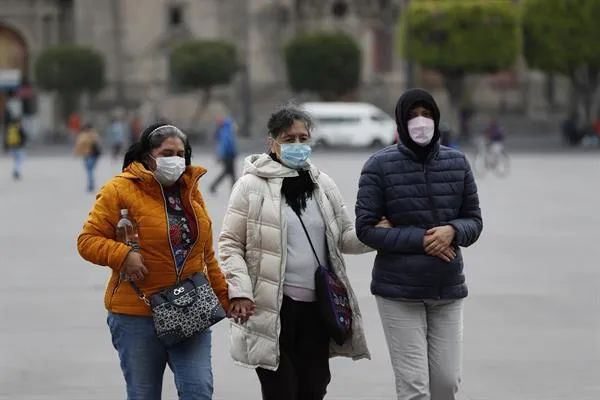 EFE Personas en México con cubrebocas