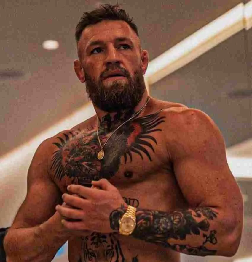 Conor entrenando para una lucha