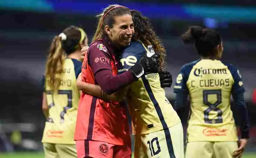 IMAGO 7 Masciarelli y Dani Espinosa en un juego del Ame