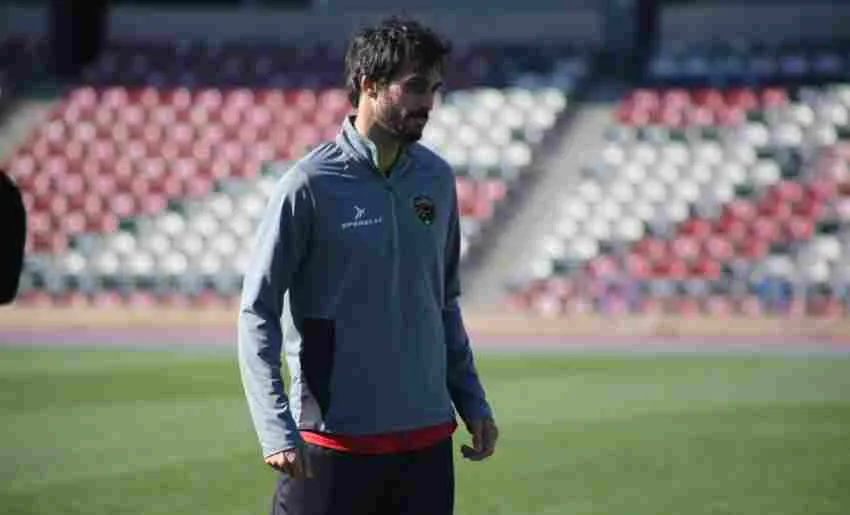 Alejandro Arribas en la cancha de Juárez