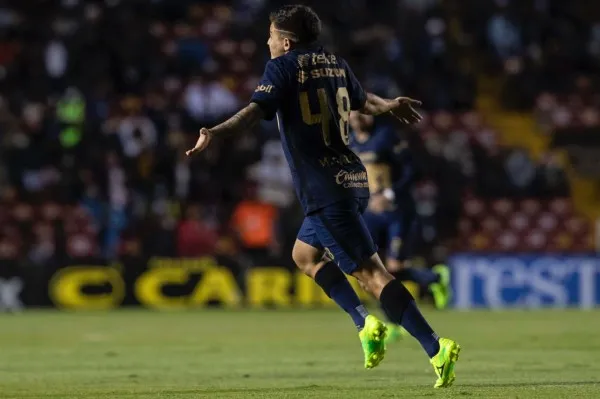 Marco García celebra gol frente a los Gallos Blancos