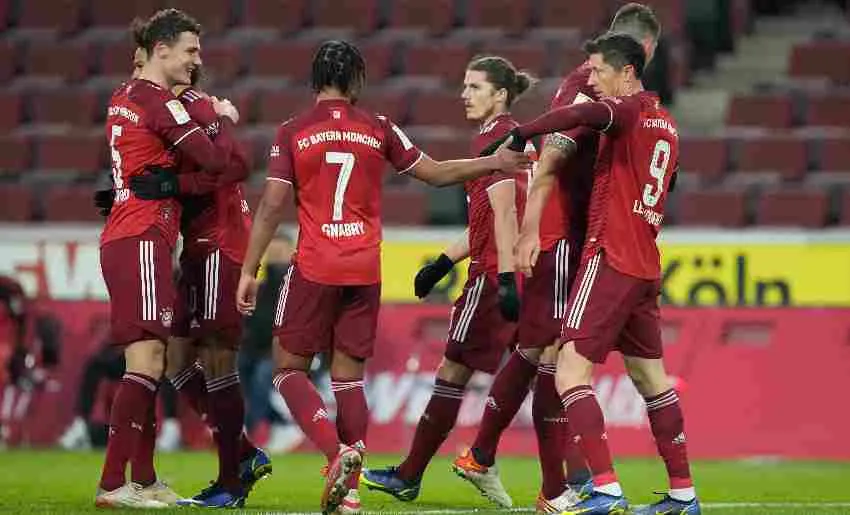 Lewandowski anotó triplete