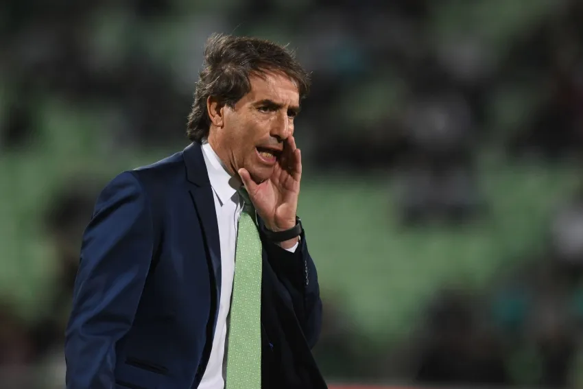 Guillermo Almada en un partido de Santos Laguna