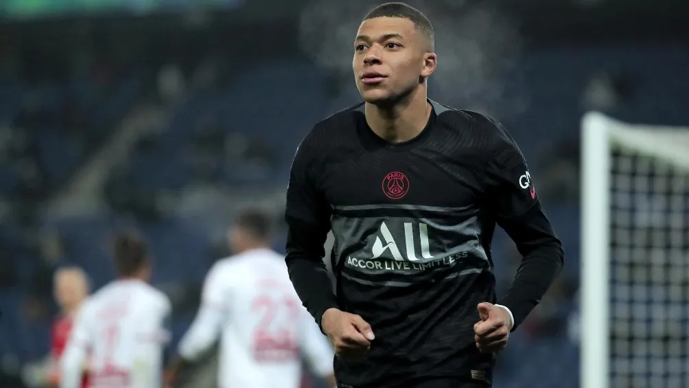 EFE Kylian Mbappé jugando partido con el PSG en la Ligue 1