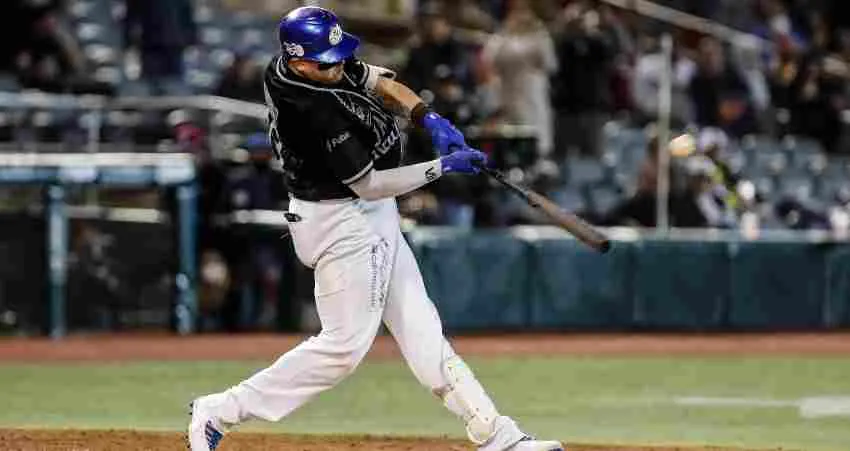 Japhet Amador en el duelo de anoche