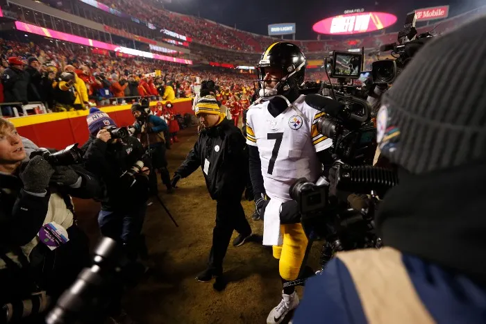 Big Ben abandona la cancha del Arrowhead Stadium