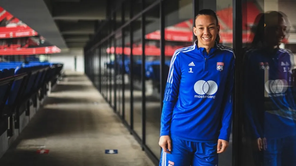 TWITTER | @T13 Christiane Endler con el equipo del Olympique de Lyon