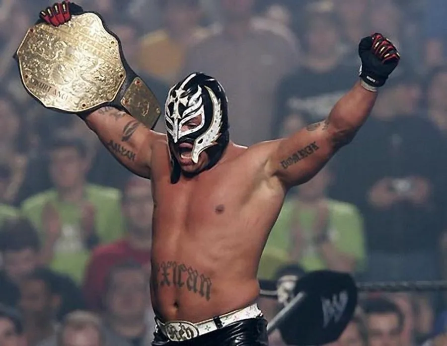 TWITTER @REYMYSTERIO Rey Mysterio esperará el debut de su hijo