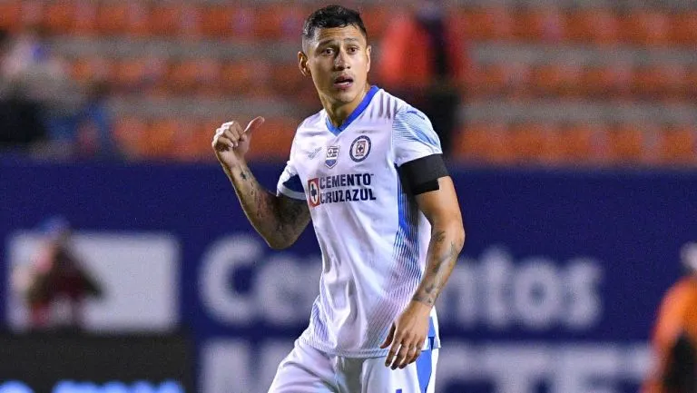 Julio César Domínguez en juego de Cruz Azul