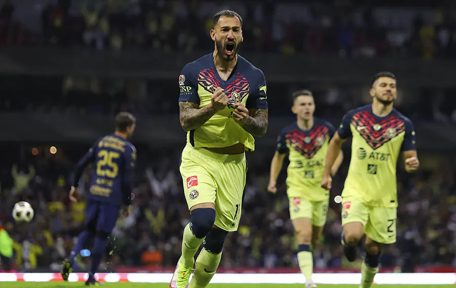 Aguilera celebra gol con América
