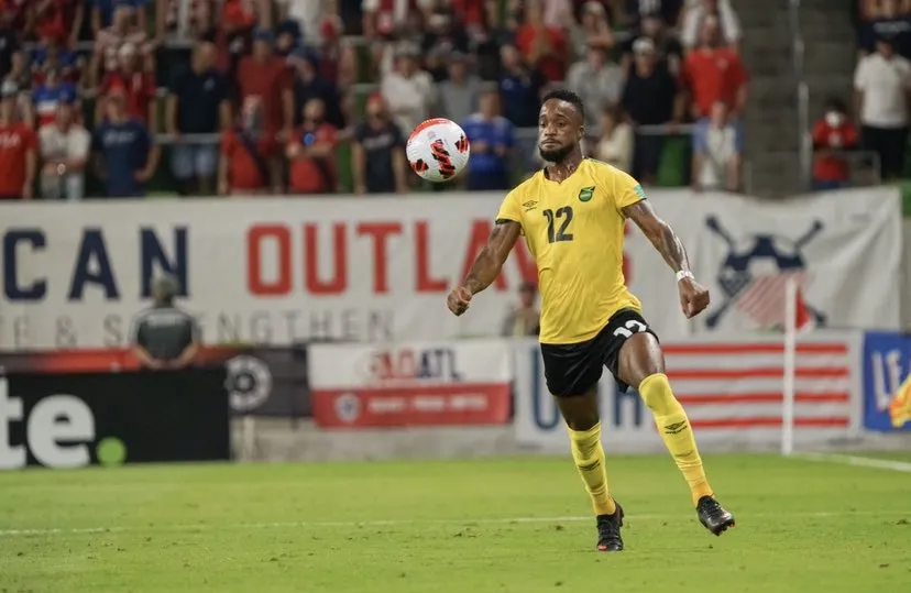 Junior en acción con Jamaica ante Estado Unidos