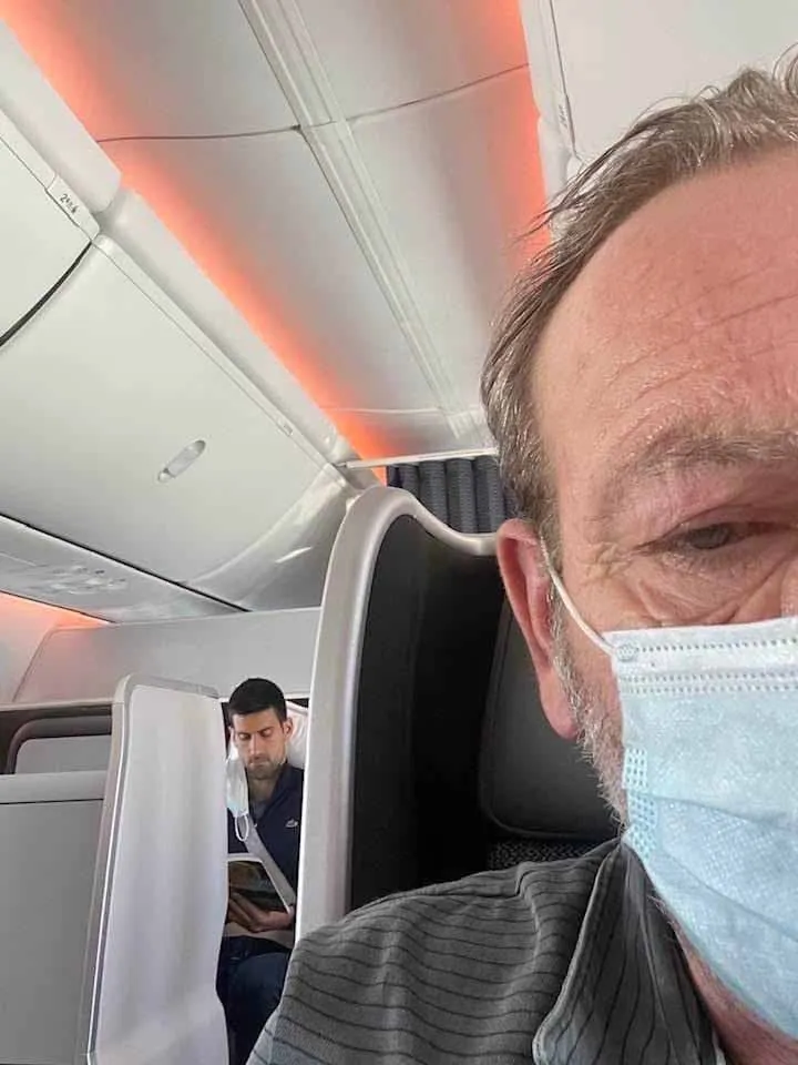 Djokovic captado sin el uso de cubrebocas