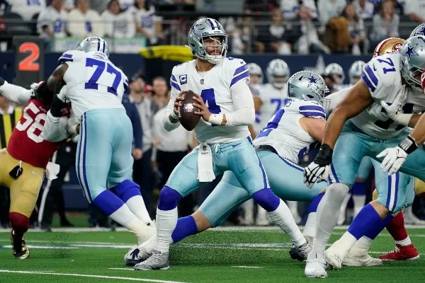 Dak Prescott durante partido ante San Francisco