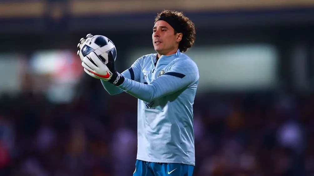 Ochoa en un partido con América