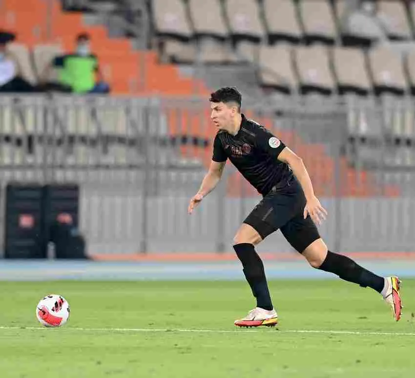 Igor jugando con el Al-Shabab