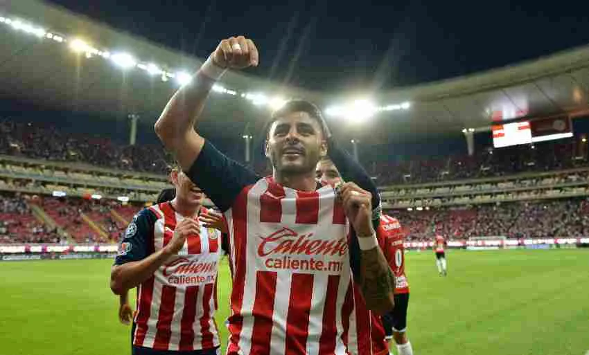 Vega festejando una diana