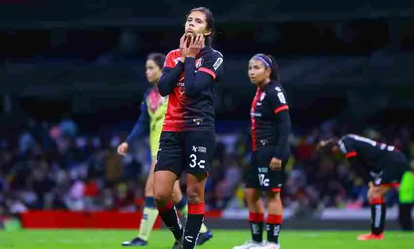 Fernanda Limón lamentando una jugada