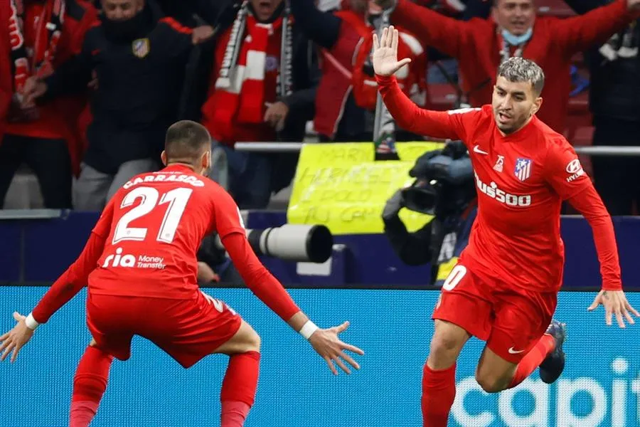 Ángel Correa celebrando su gol ante el Valencia