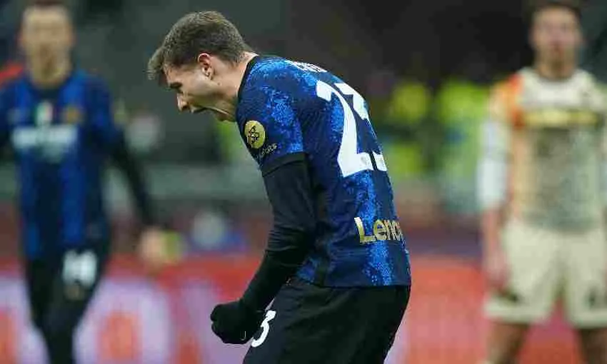 AP Nico Varela celebrando su anotación