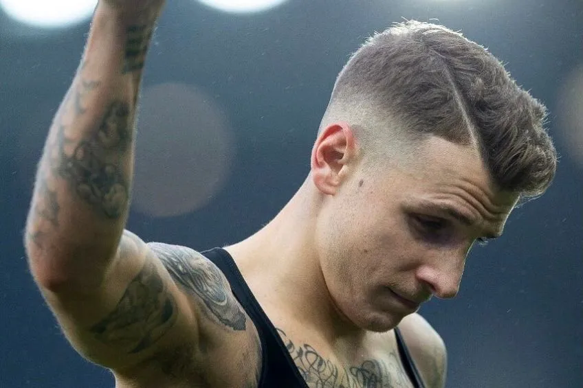 TWITTER: @AVFCOfficial Lucas Digne al finalizar el partido