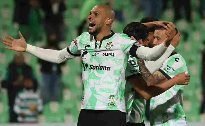 Matheus Doria halagó a su DT