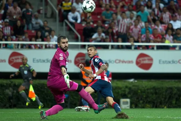 Liborio Sánchez con Jaguares frente a Chivas