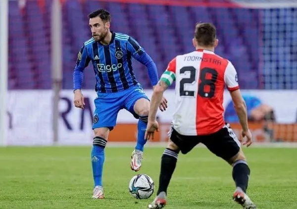 Nicolás Tagliafico en acción con Ajax