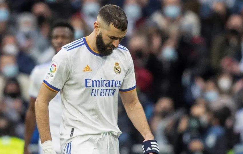 EFE Karim Benzema tras fallar el penalti ante el Elche